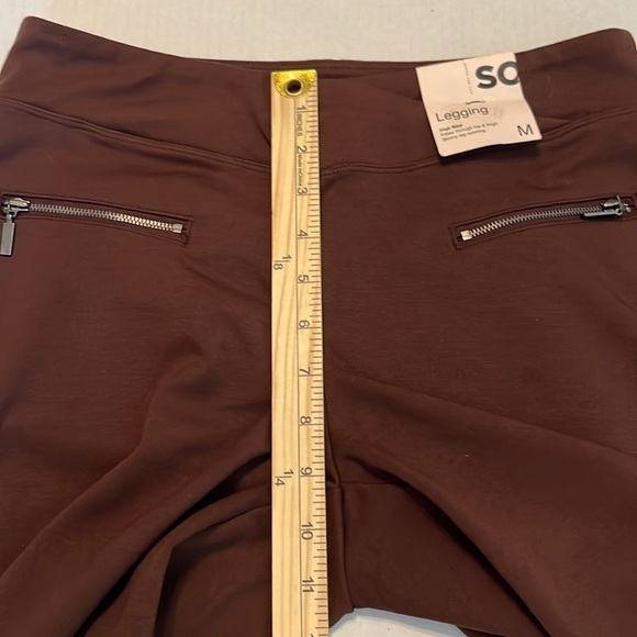 NWT SO Women's Juniors High Rise Maroon Leggings with Zipper Pockets Size M - Picture 4 of 12